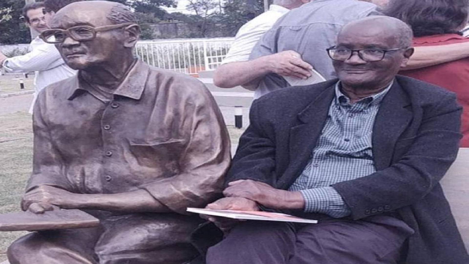 Bragança inaugura estátua de poeta negro