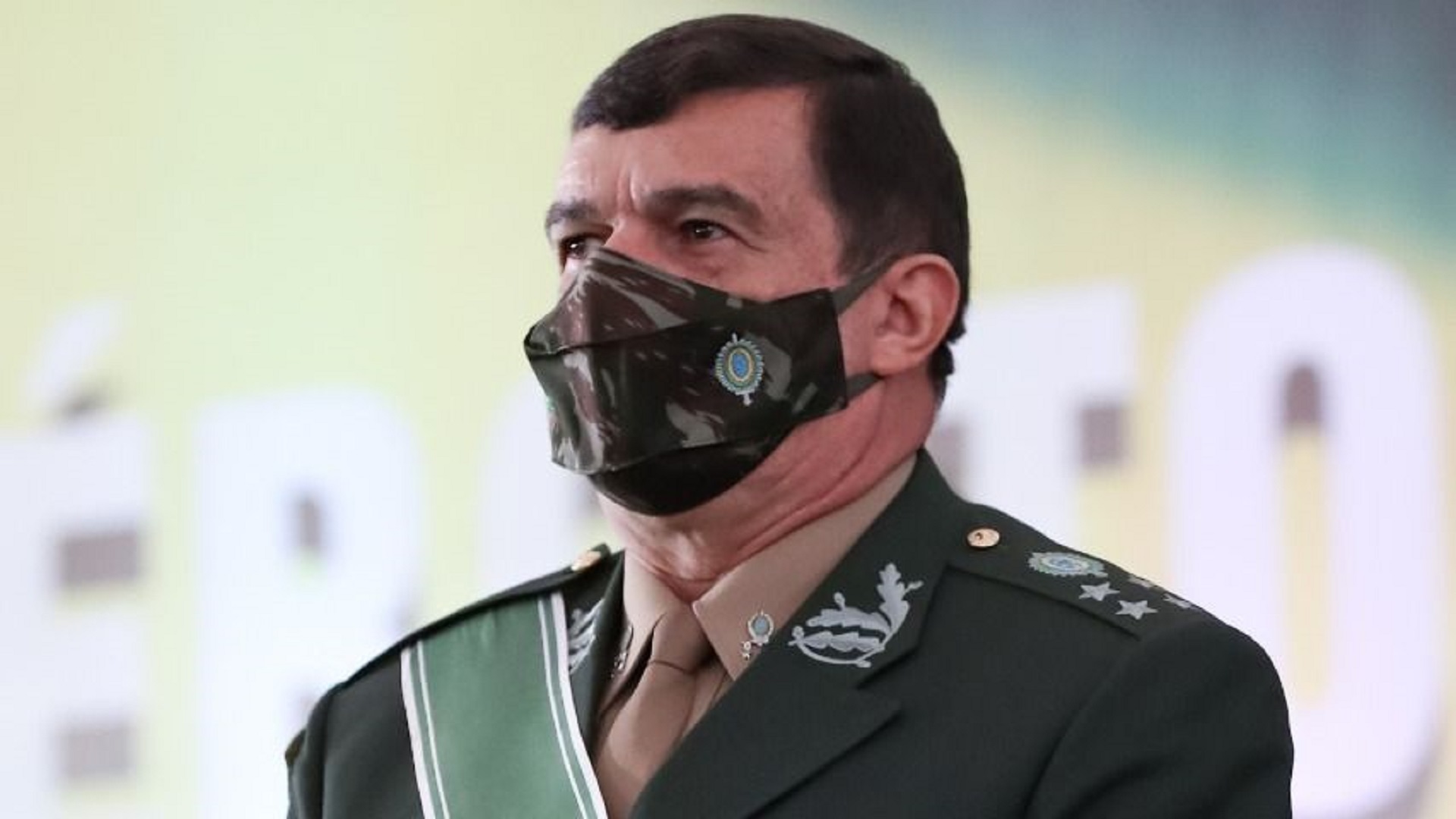 Ministro da Defesa aposta em crise e pressiona TSE