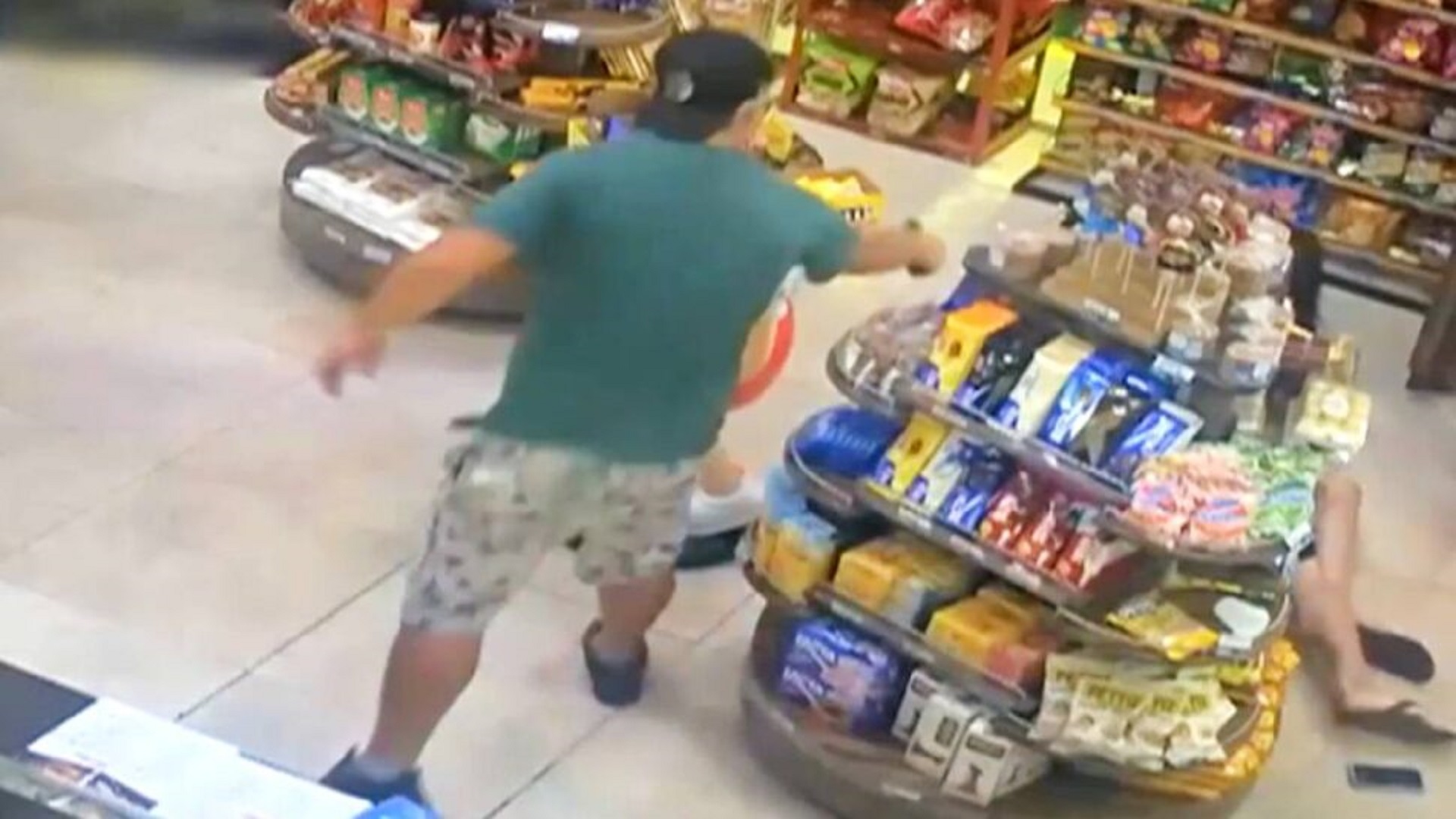 Juiz nega liberdade a policial que atirou em posto