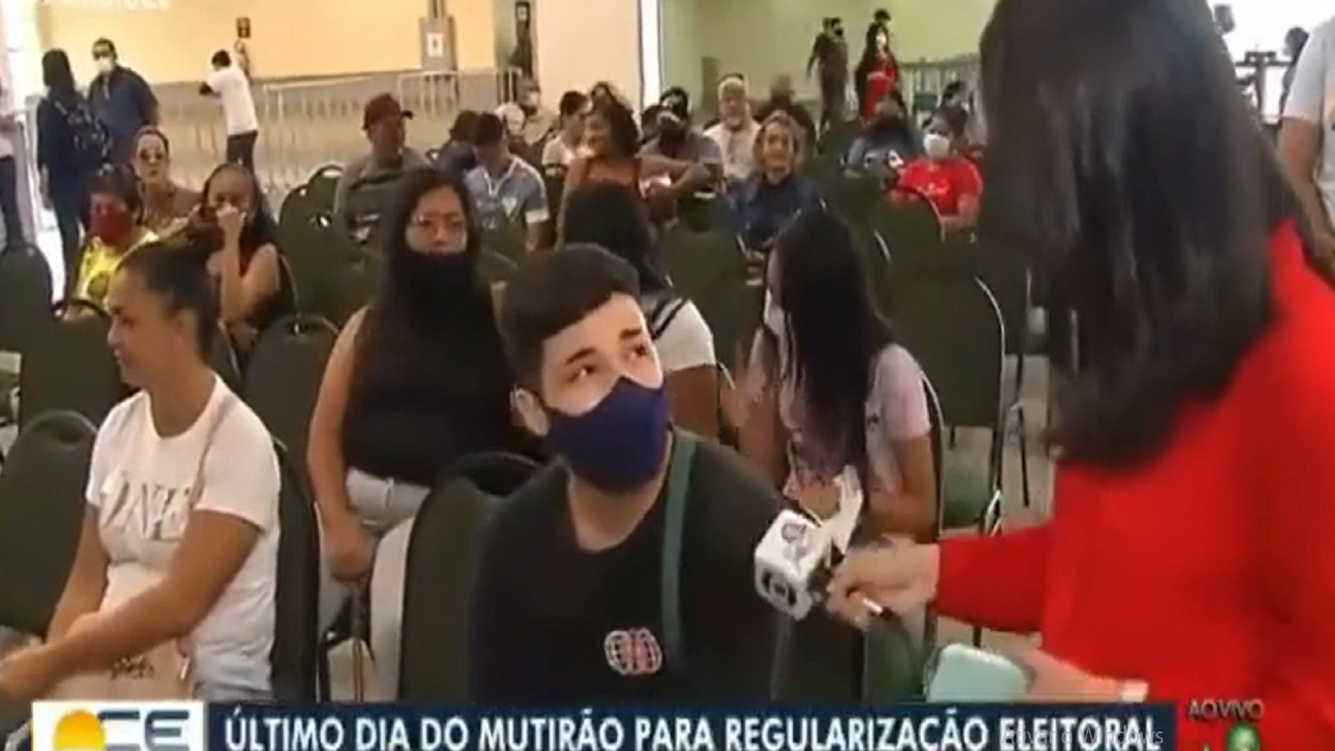 Jovem emite título de eleitor