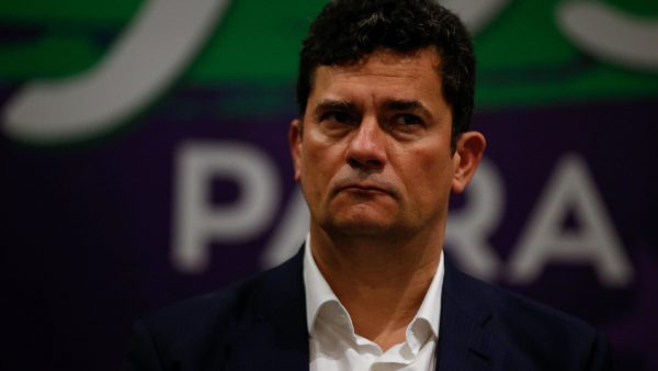 Antilavalistas riem de Moro em Cinema