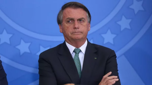 Com fracasso nas pesquisas, campanha de Bolsonaro descarta 6 propagandas