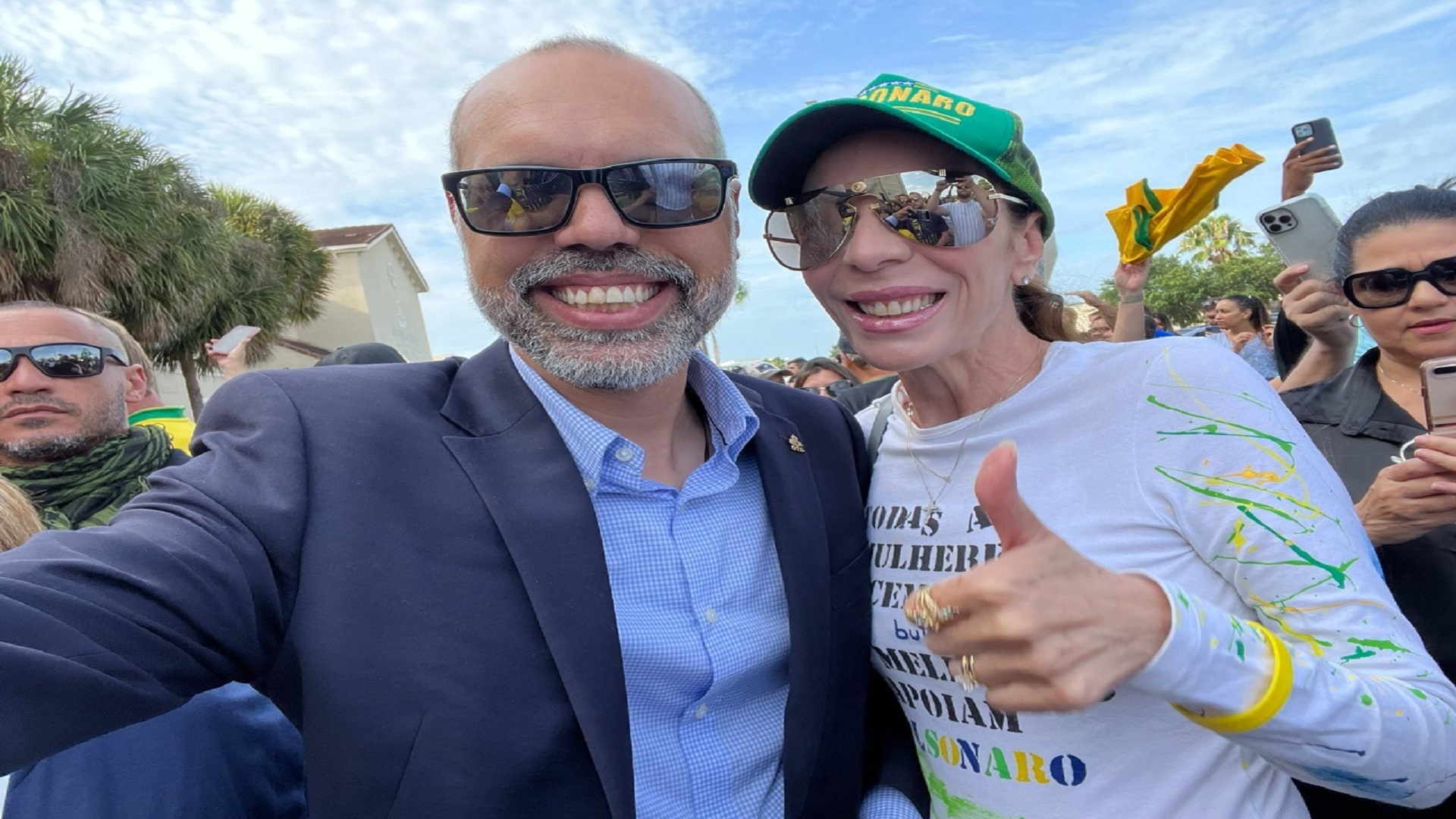 Foragido, Allan dos Santos vai a motociata de Bolsonaro em Orlando
