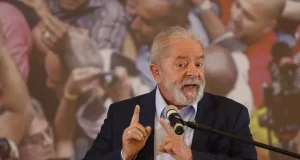 Lula fala sobre golpe de Bolsonaro: "a voz do povo vai tirar ele de lá... Leia mais em https://www.cartacapital.com.br/politica/nao-adianta-falar-que-vai-dar-golpe-porque-o-povo-vai-tirar-ele-de-la-diz-lula-sobre-bolsonaro/. O conteúdo de CartaCapital está protegido pela legislação brasileira sobre direito autoral. Essa defesa é necessária para manter o jornalismo corajoso e transparente de CartaCapital vivo e acessível a todos"