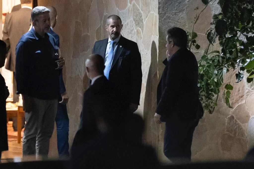Arthur Lira faz festa a Gilmar Mendes