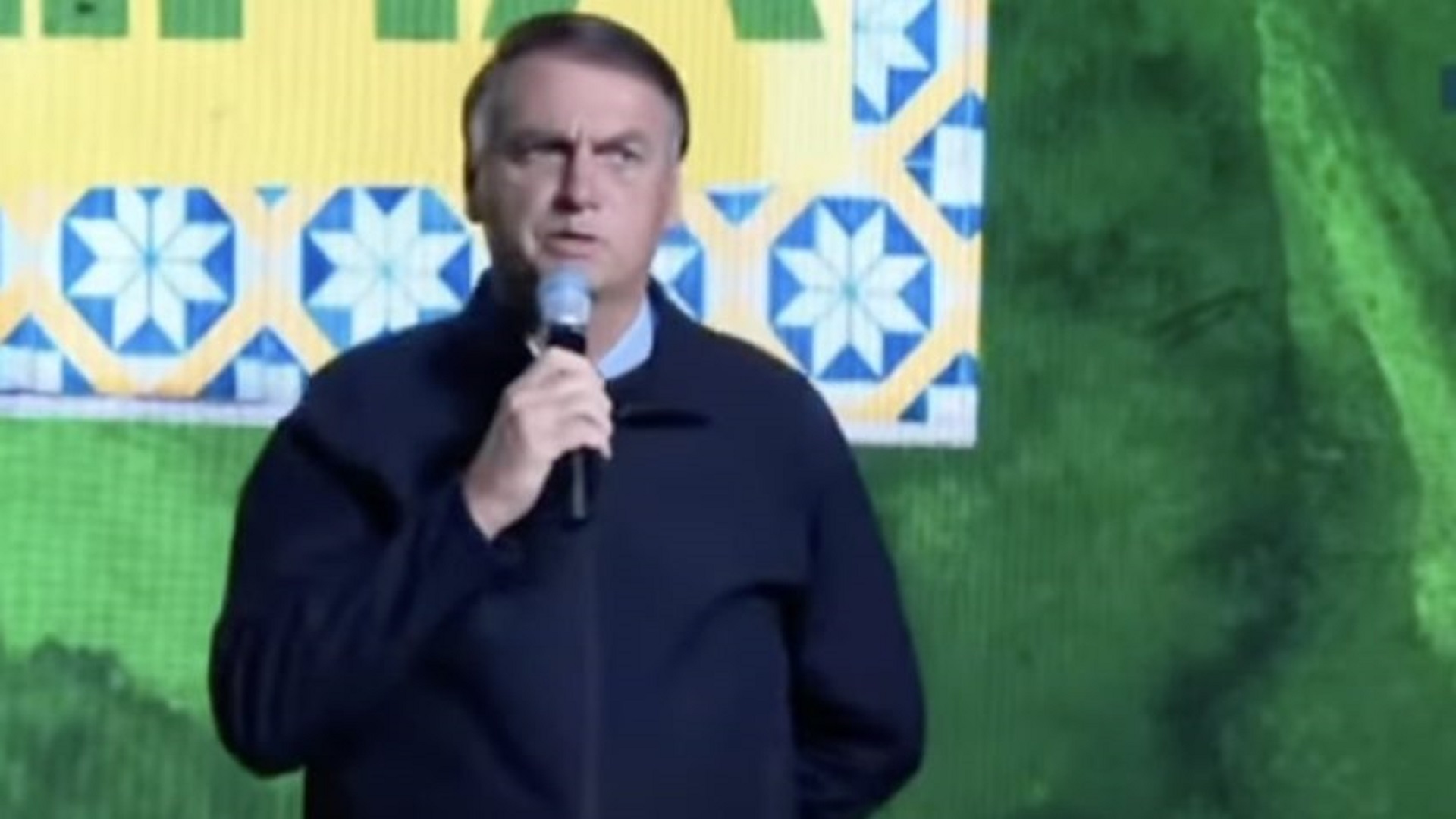 Bolsonaro diz que pessoas podem "viver sem oxigênio, mas jamais sem liberdade"