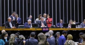 Câmara em votação da PLP sobre ICMS