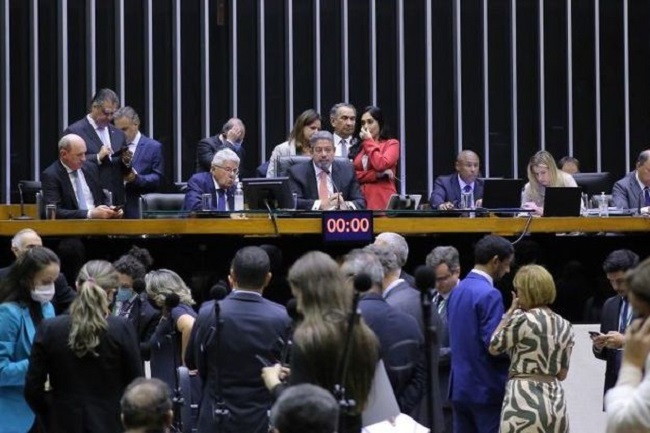 Câmara em votação da PLP sobre ICMS