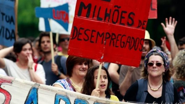 No Brasil o desemprego cai para 9,8% mas ainda atinge quase 11 milhões de pessoas