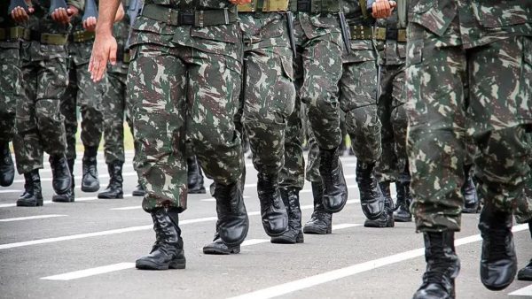 Mais de 900 militares ficaram mais tempo no cargo