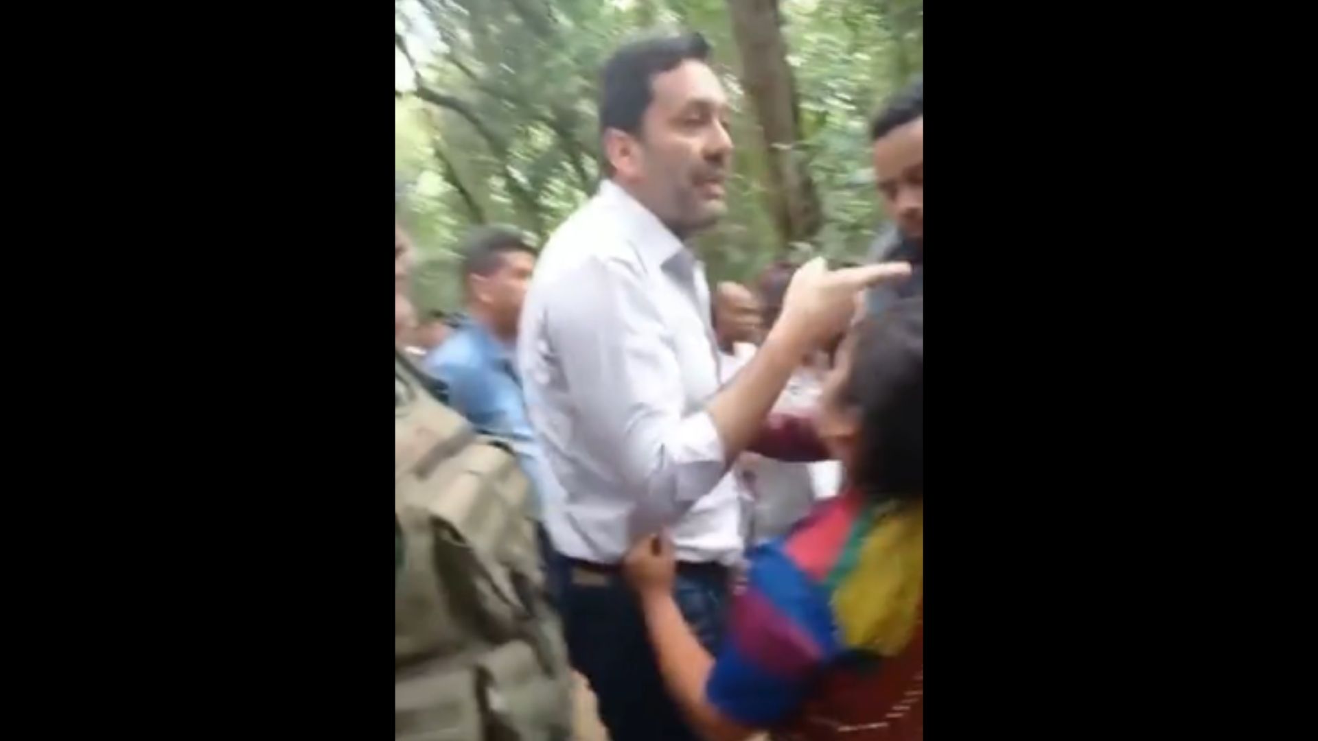VÍDEO: Prefeito de Mangaratiba agride indígenas do Parque Estadual do Cunhambebe