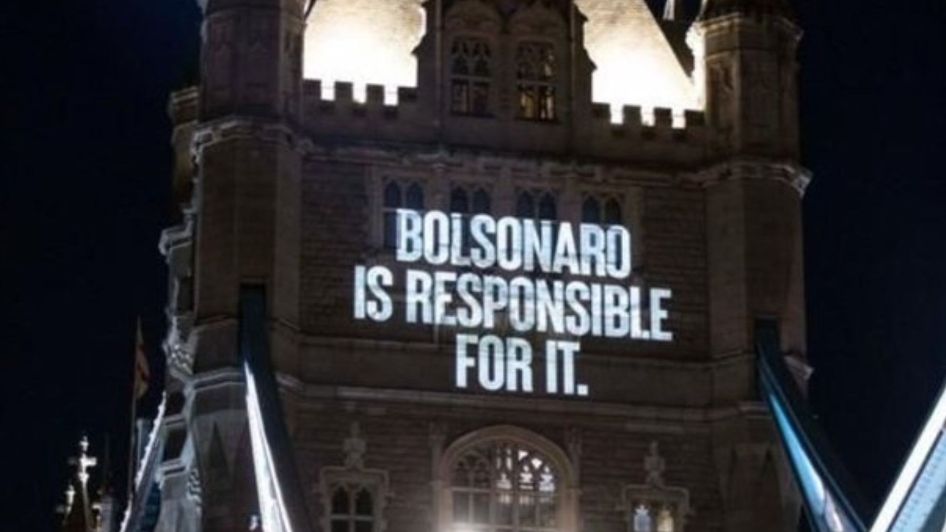 Bolsonaro aparece na Tower Bridge como responsável pela morte de Dom e Bruno