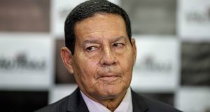 Após vitória de Petro na Colômbia, Mourão manda boa sorte para o eleito