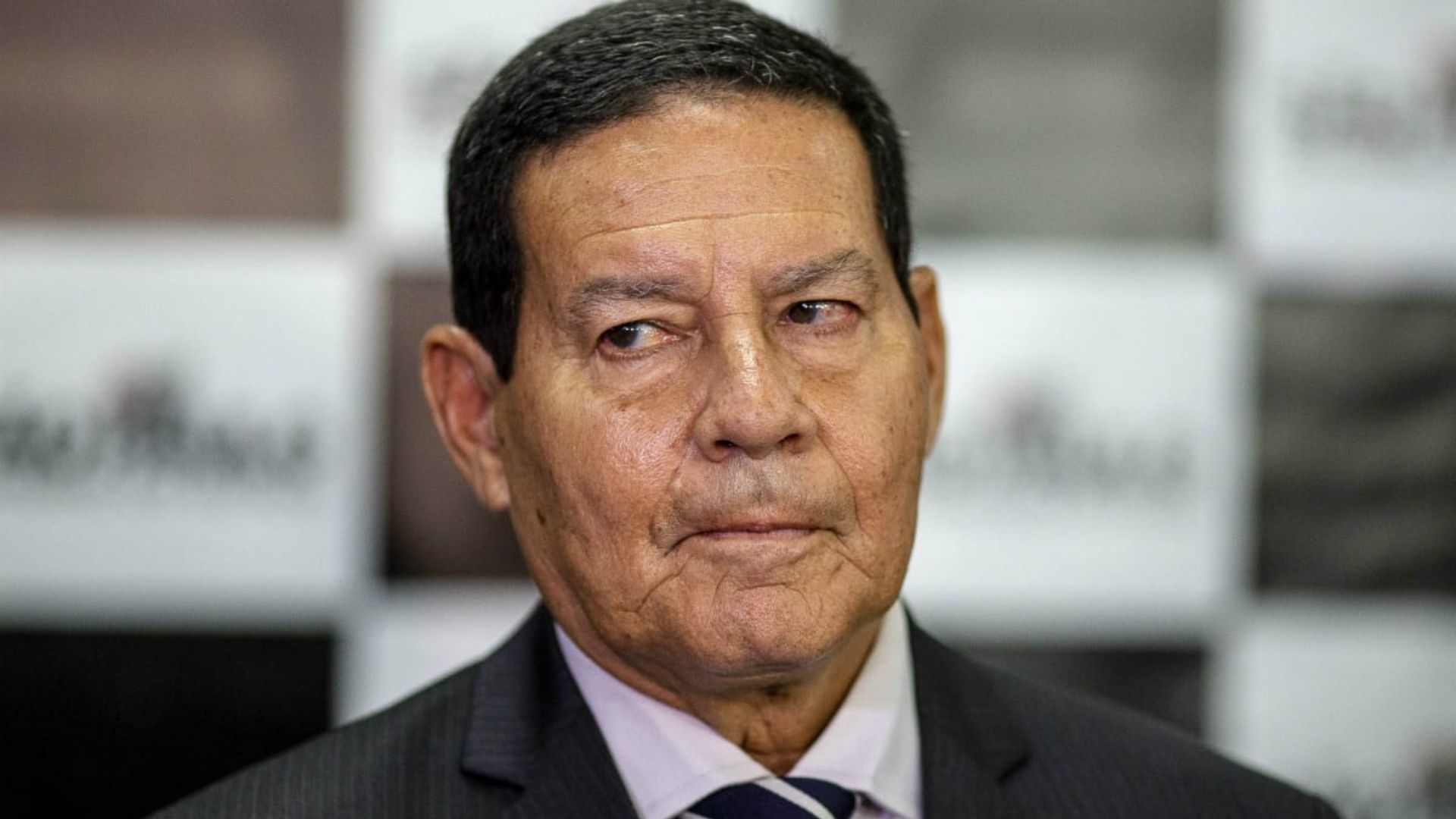 Após vitória de Petro na Colômbia, Mourão manda boa sorte para o eleito