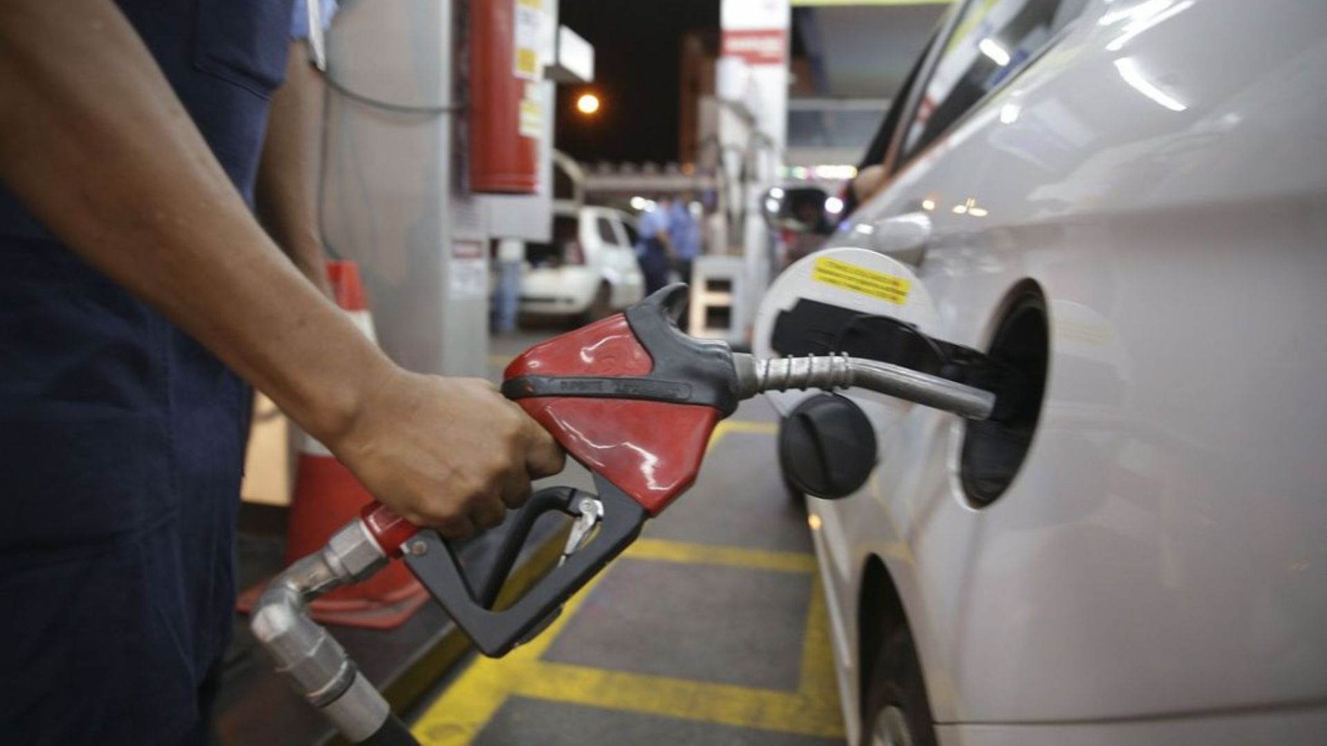 Com alta de 5,18% , a gasolina chega a 5,18%, afirma ANP