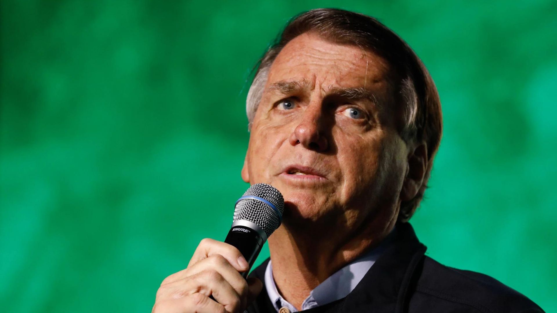 Bolsonaro quer aumentar Auxílio Brasil e vale-caminhoneiro