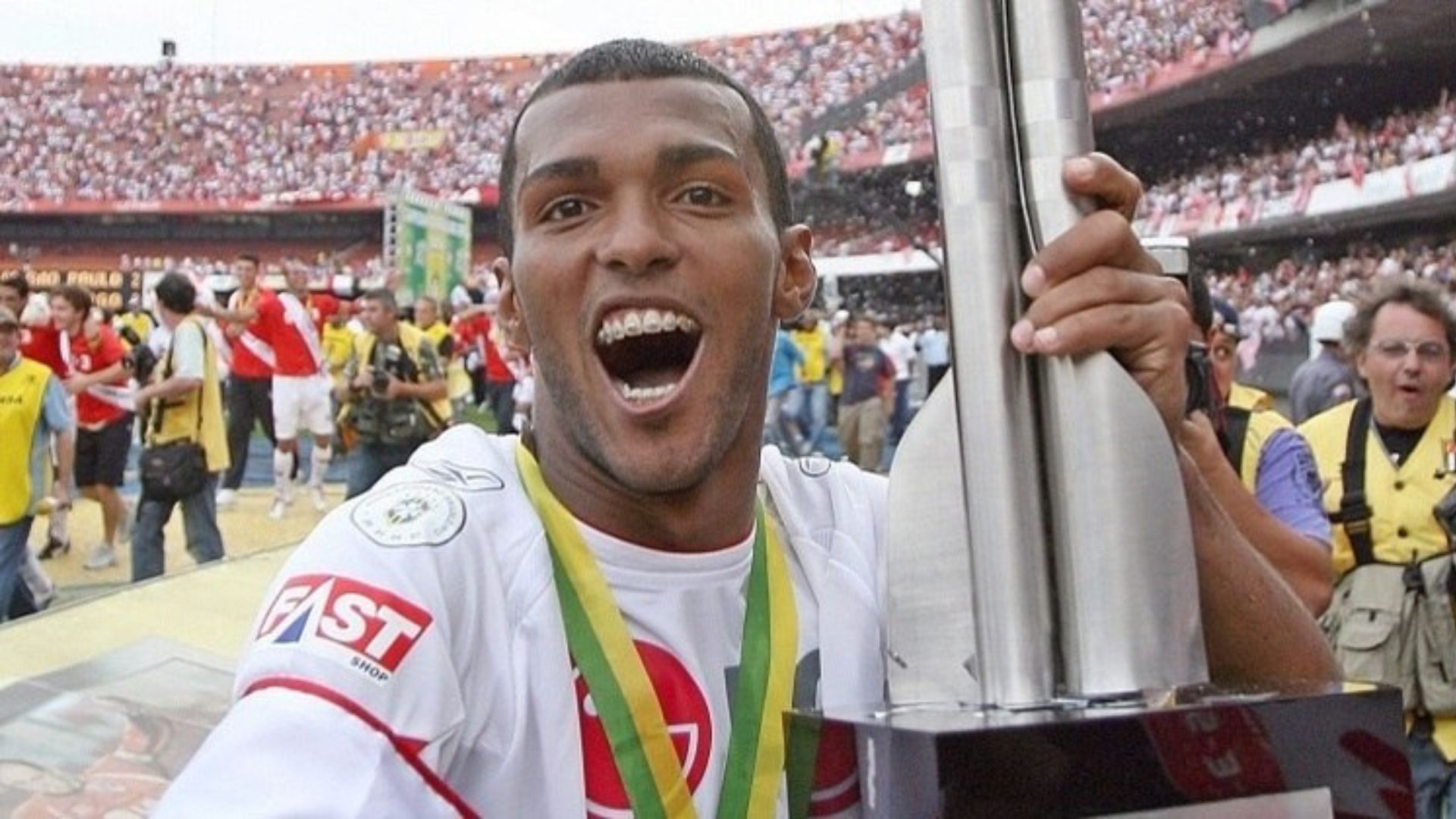 Ex-jogador do São Paulo, Richarlyson, assume bissexualide