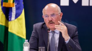 PF quer saber se Bolsonaro interferiu na investigação sobre Milton Ribeiro