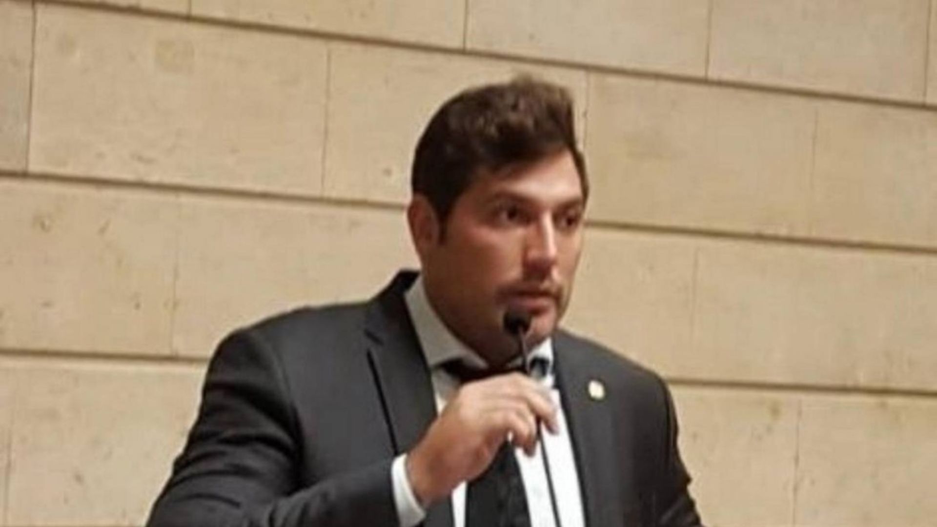 Carro do vereador Luciano Vieira do Rio de Janeiro é alvo de dois tiros