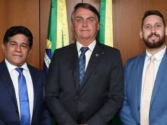 Gilmar Santos, Jair Bolsonaro e Wesley Costa de Jesus posando lado a lado