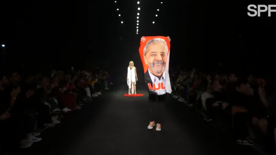 Toalha de Lula na SPFW
