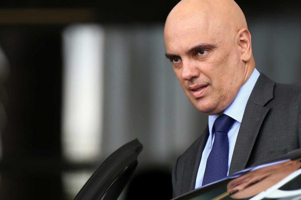 Alexandre Moraes afirma que TSE pode cassar candidatos acusados de fake news