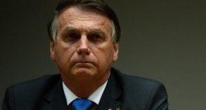Bolsonaro diz que Brasil passa por "problema espiritual"