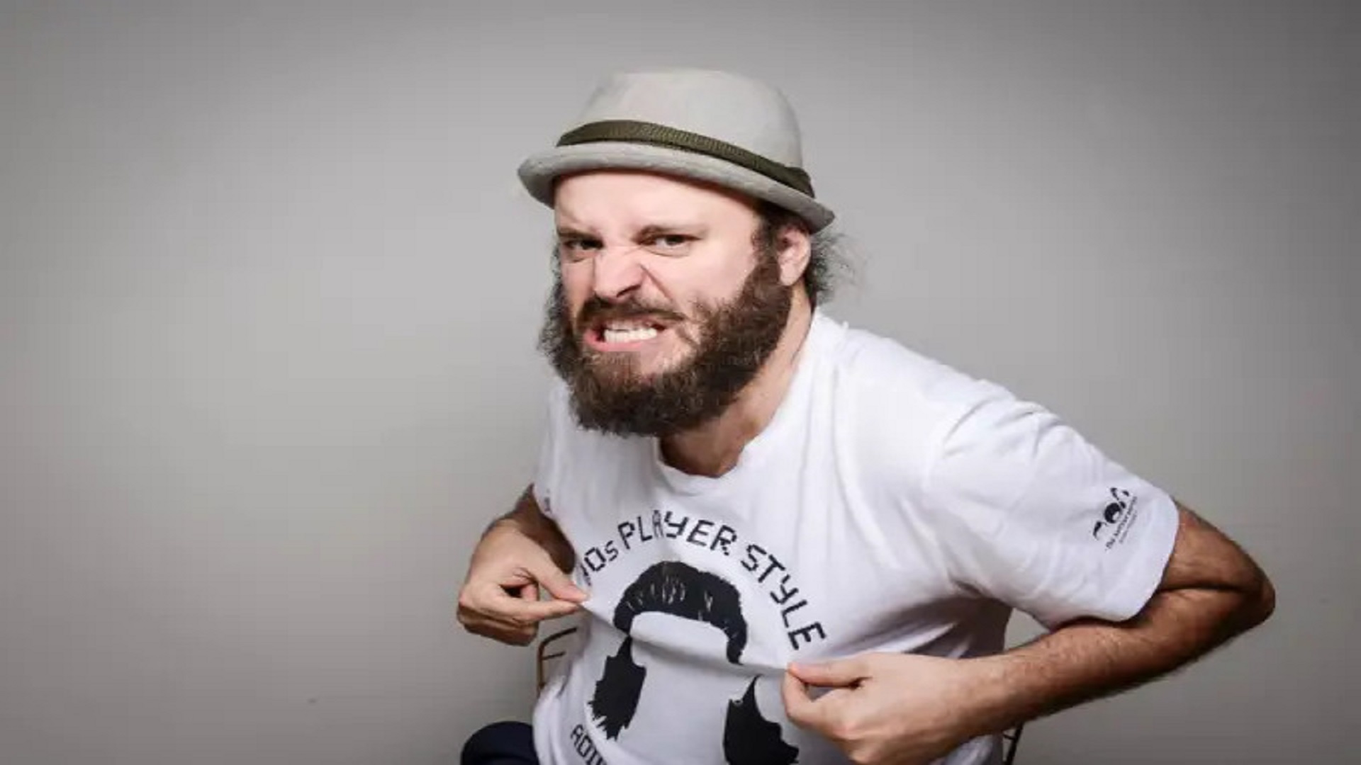 Humorista é criticado por fazer piadas sobre Bolsonaro