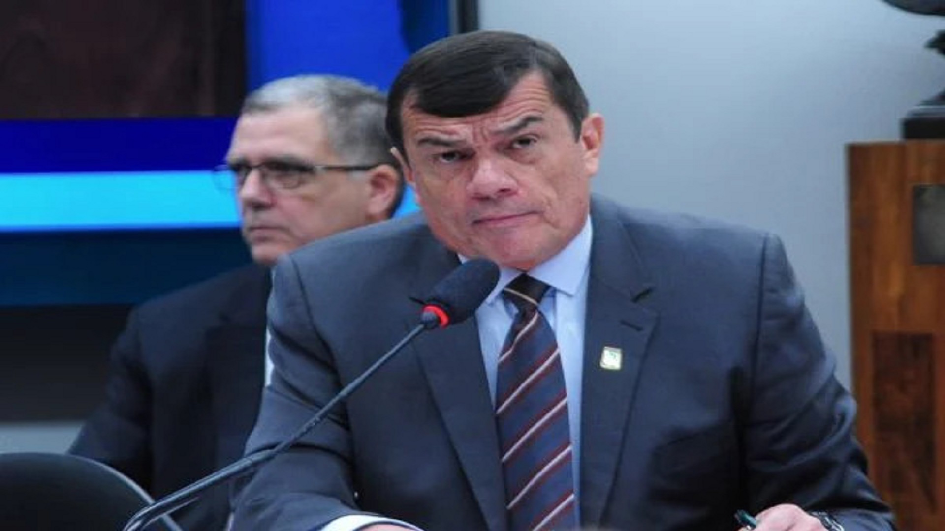 Ministro da Defesa foge de pergunta sobre Forças Armadas