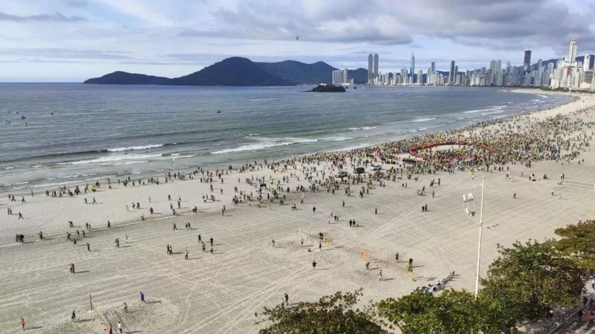 VÍDEO - Pouco público: Evento com Bolsonaro em Balneário Camboriú fracassa