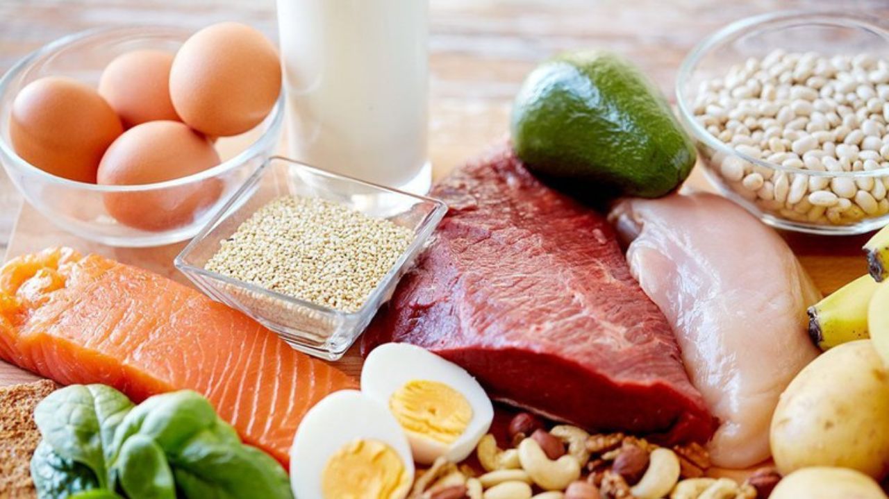Foto de alimentos como ovos, leite e carne bovina