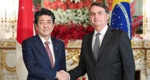 Bolsonaro lamenta morte de ministro japonês: "Líder brilhante e que foi um grande amigo do Brasil"