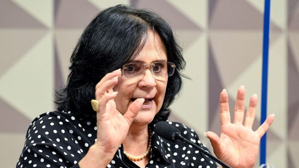 Após saída da disputa pelo Senado Damares avalia seu futuro político e descarta concorrer a deputada
