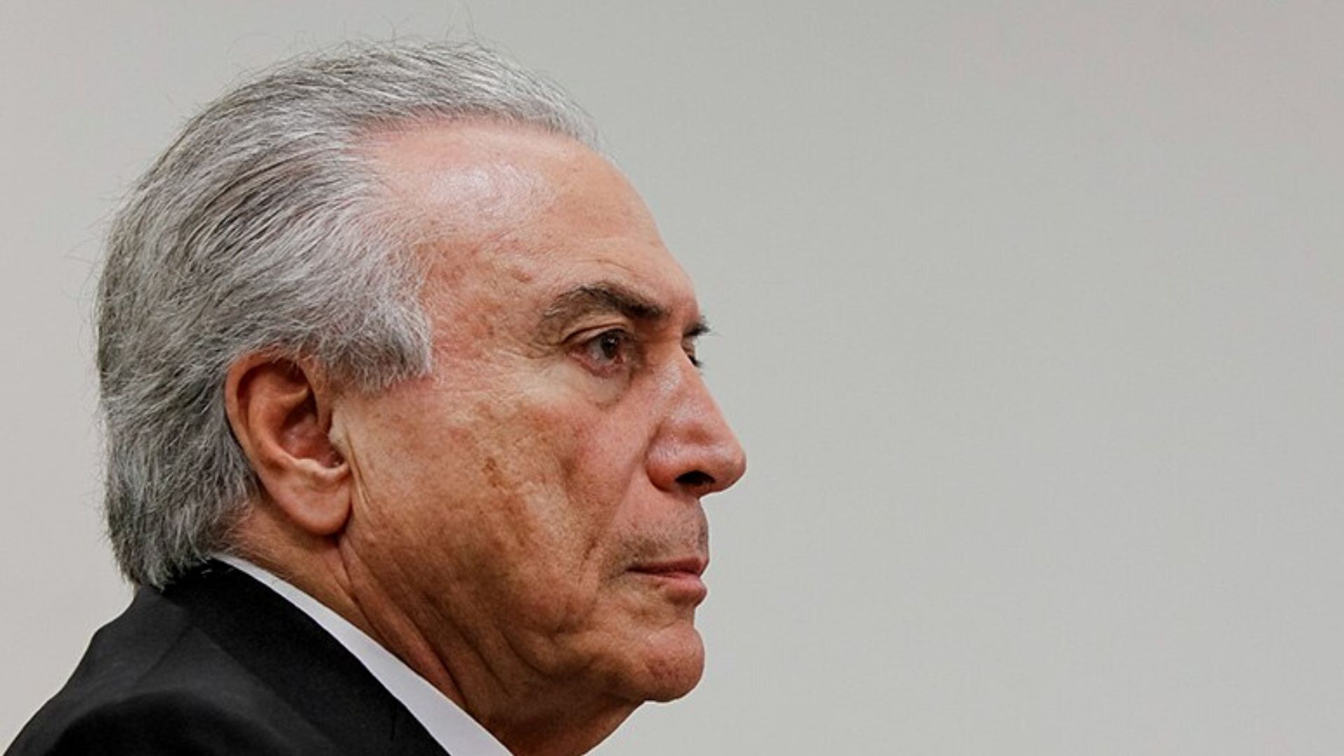 É indigesto ver Michel levar para a lavanderia a própria biografia