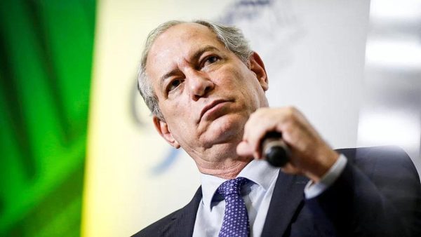 Ciro tenta campanha no Ceará mesmo com atritos com irmãos