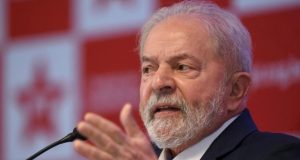 PT abre diálogo com militares, agro e indústria graças a favoritismo de Lula