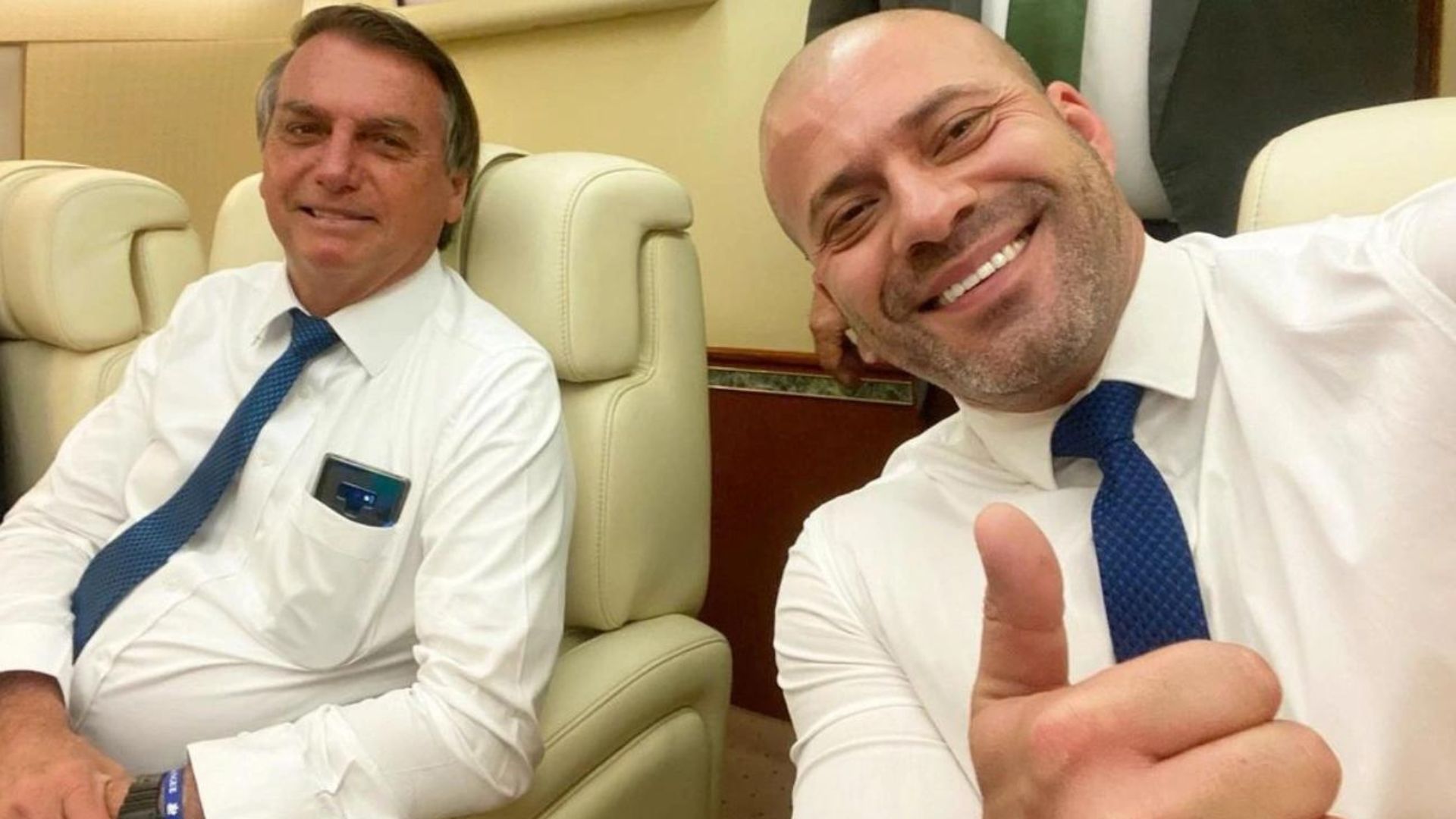 Parlamentares viajam com dinheiro público a congressos que fazem pré-campanha bolsonarista