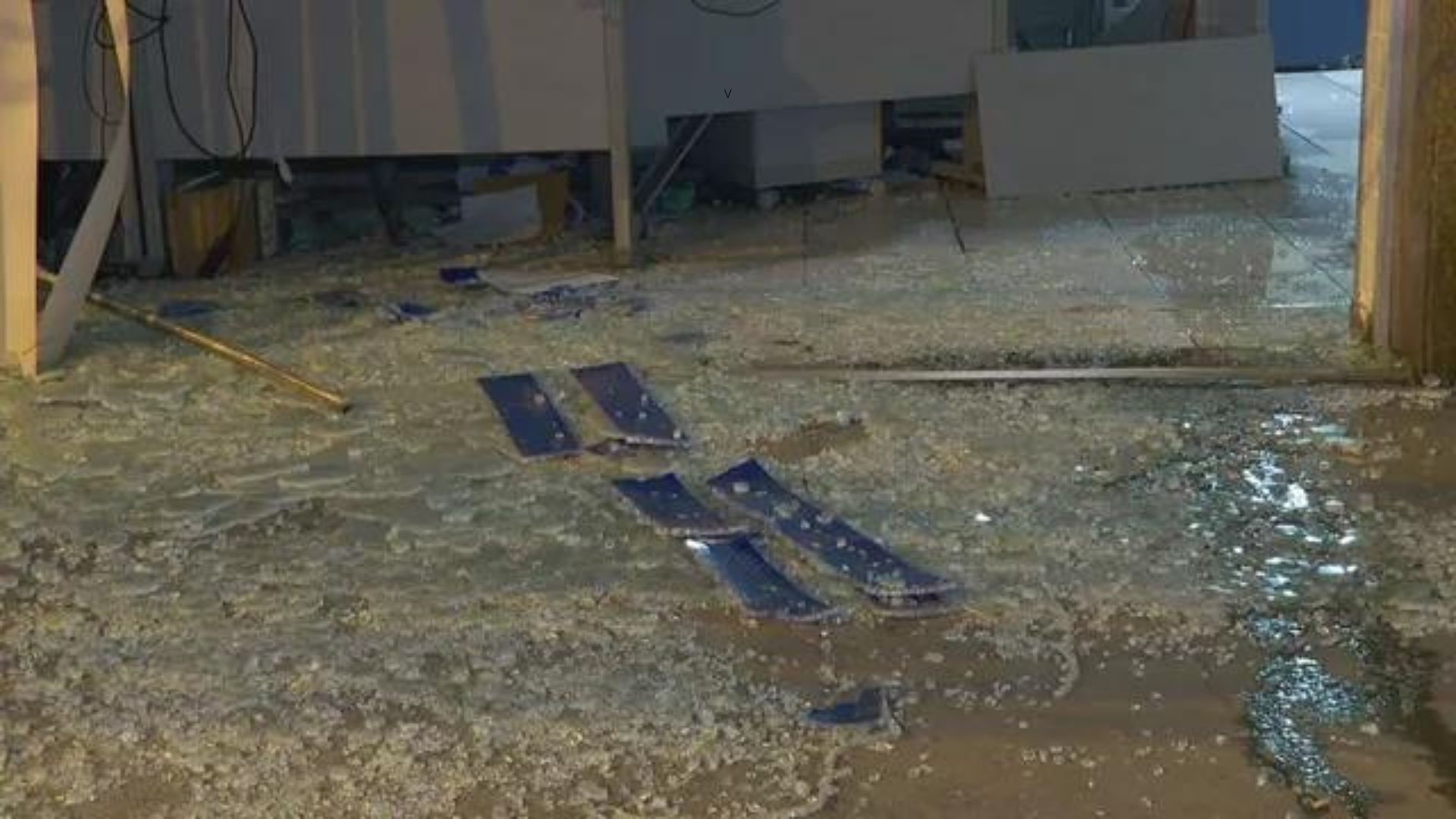 Bandidos explodem agência da Caixa Econômica no RJ