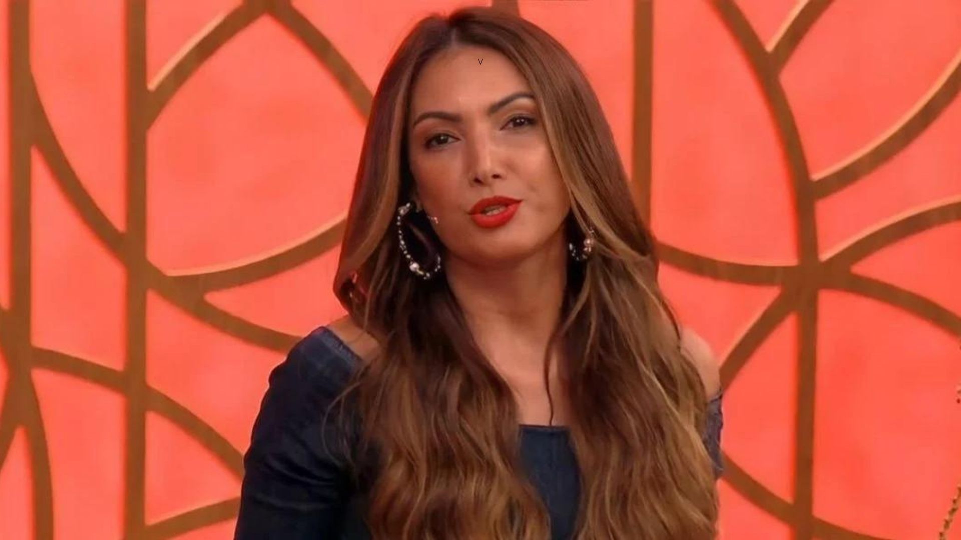 Patrícia Poeta comete gafe ao vivo no Encontro