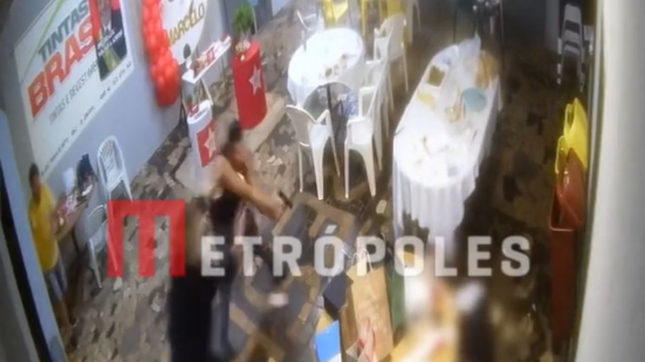 Guaranho disparando contra Arruda