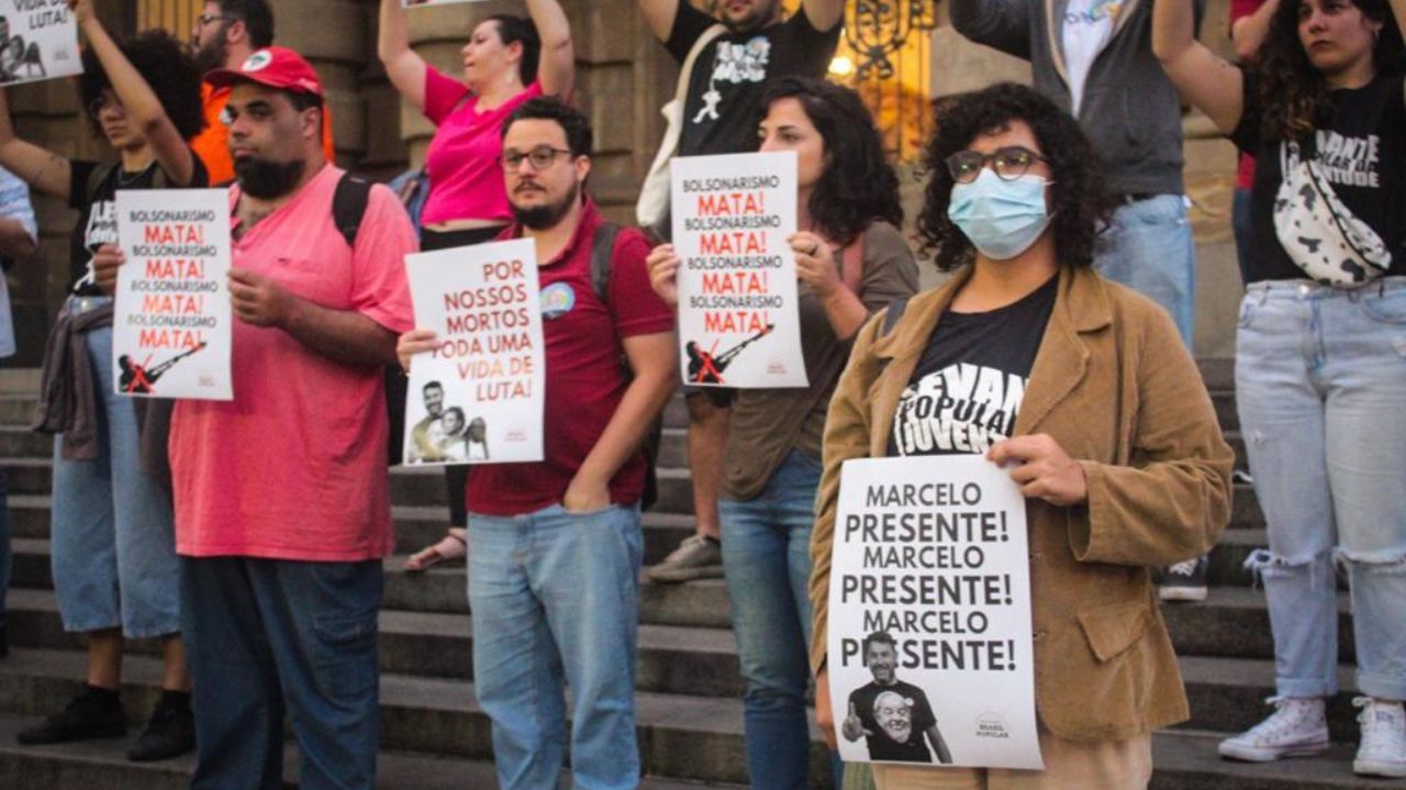 Manifestantes no centro de São Paulo em memória de Marcelo Arruda