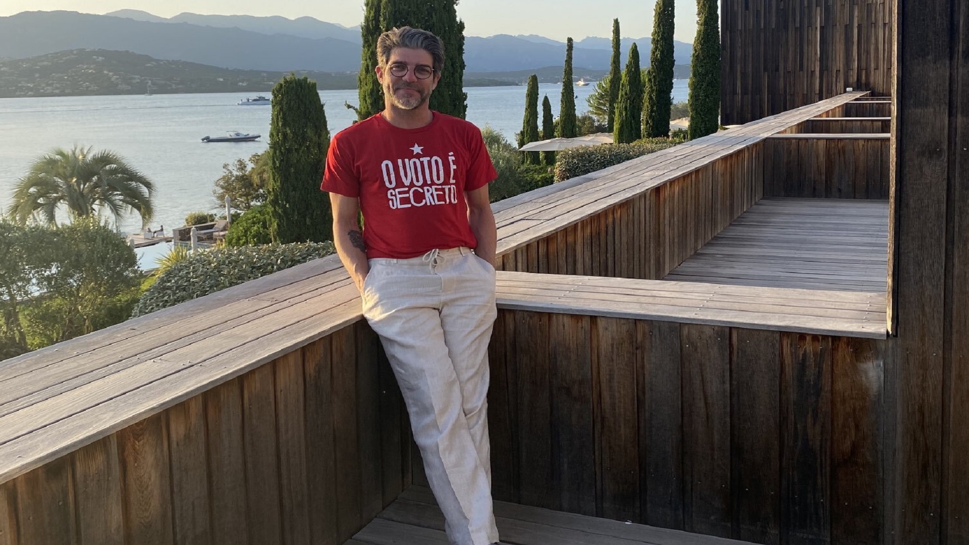 Juninho Pernambucano declara voto a Lula