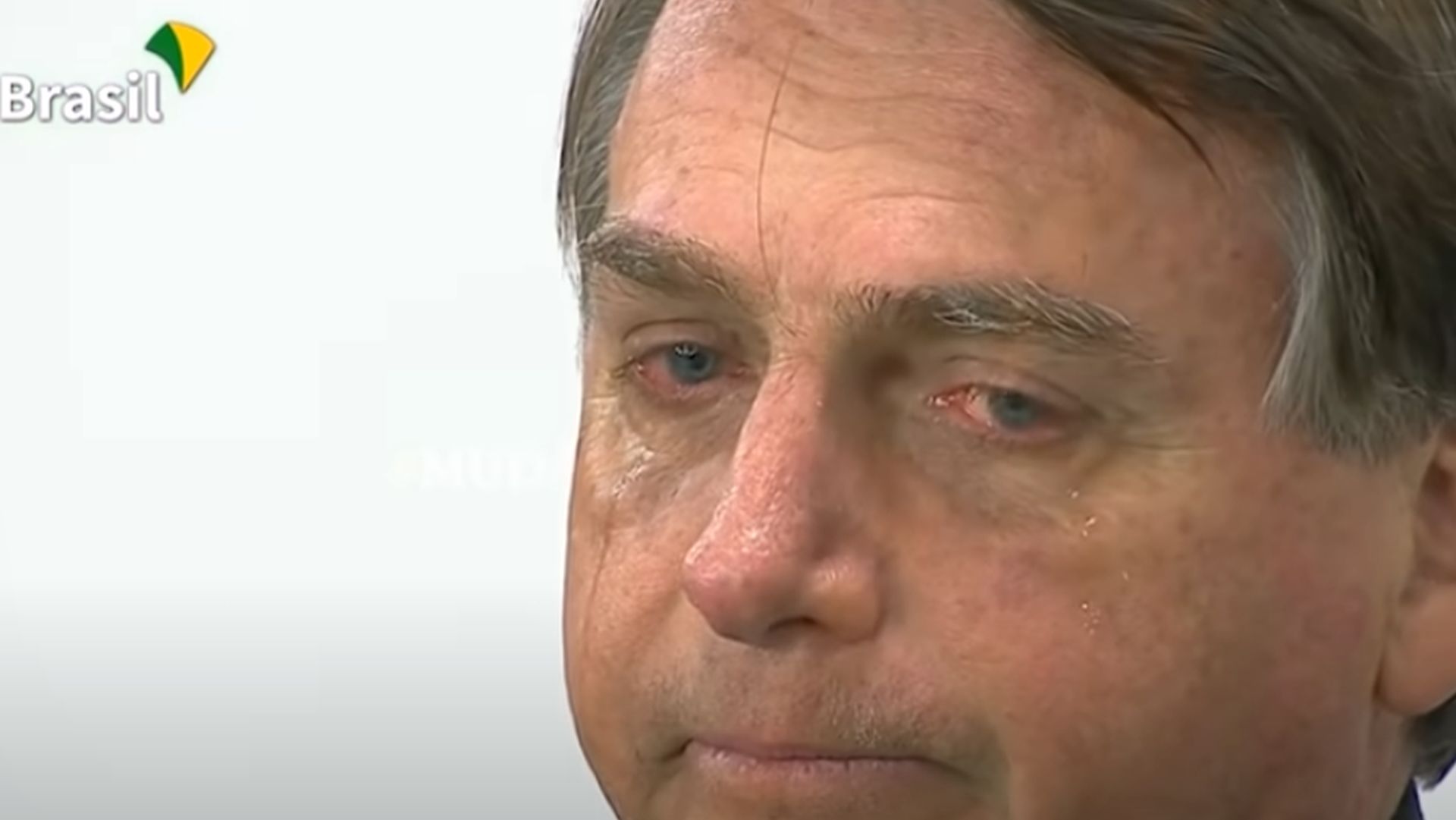 Bolsonaro chora