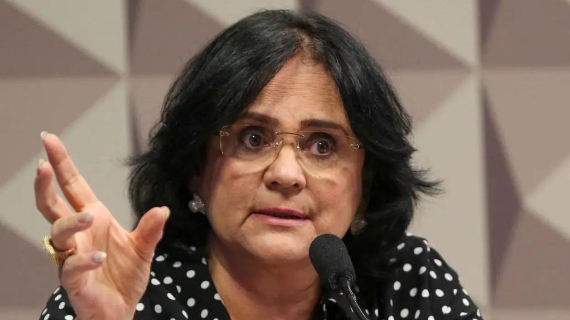 Damares afirma a líderes evangélicos não querer mais concorrer as eleições deste ano