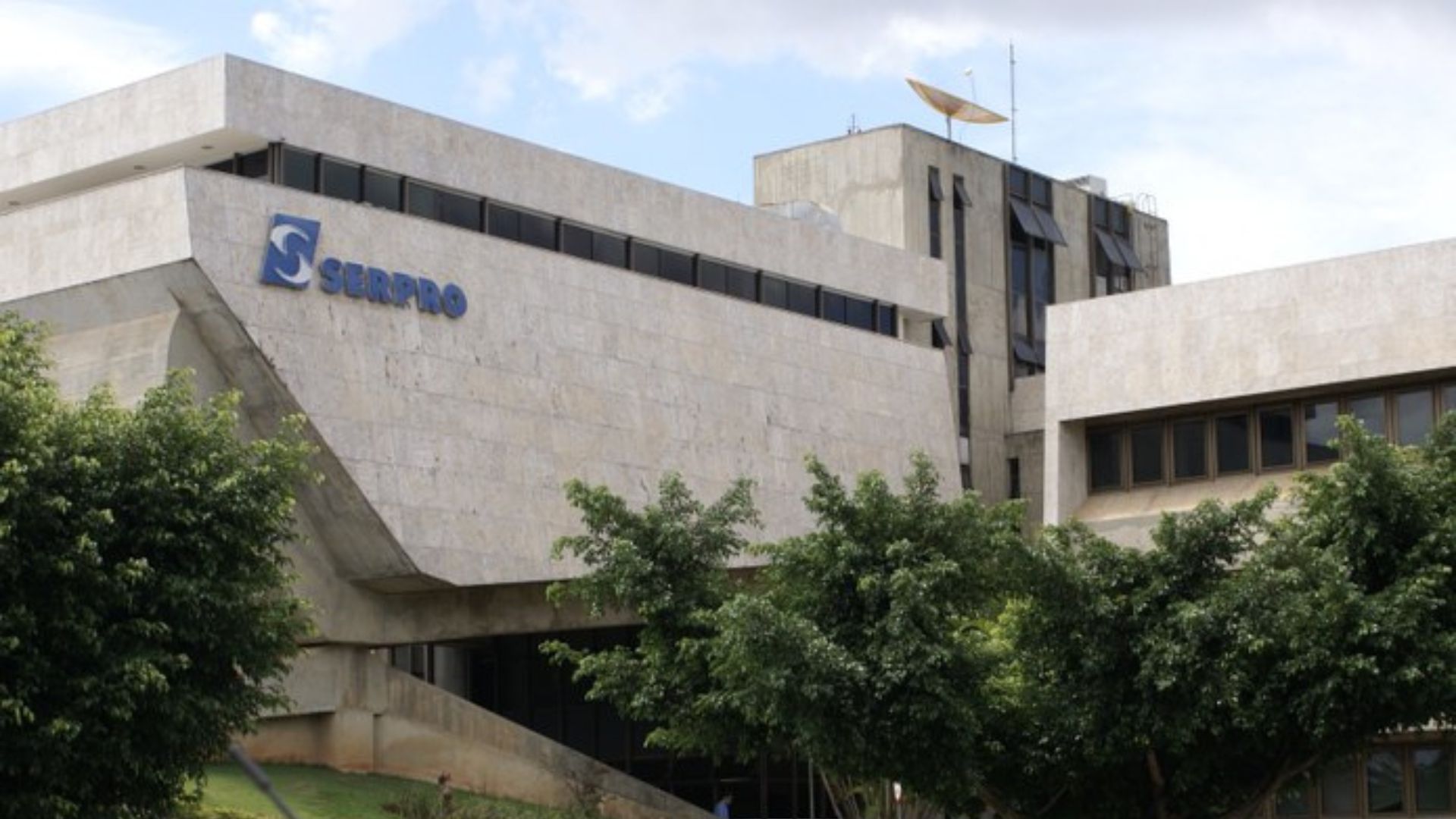 Empresa contratada para monitorar a internet eleições entra em greve