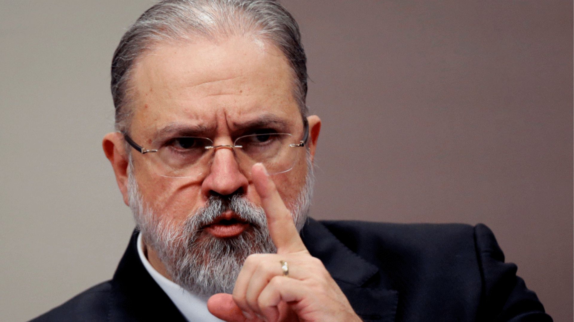 Aras: recusa de Bolsonaro em aceitar derrota "seria afronta à democracia"