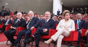VÍDEO: A reação de Dilma com a chegada de Bolsonaro na posse de Moraes