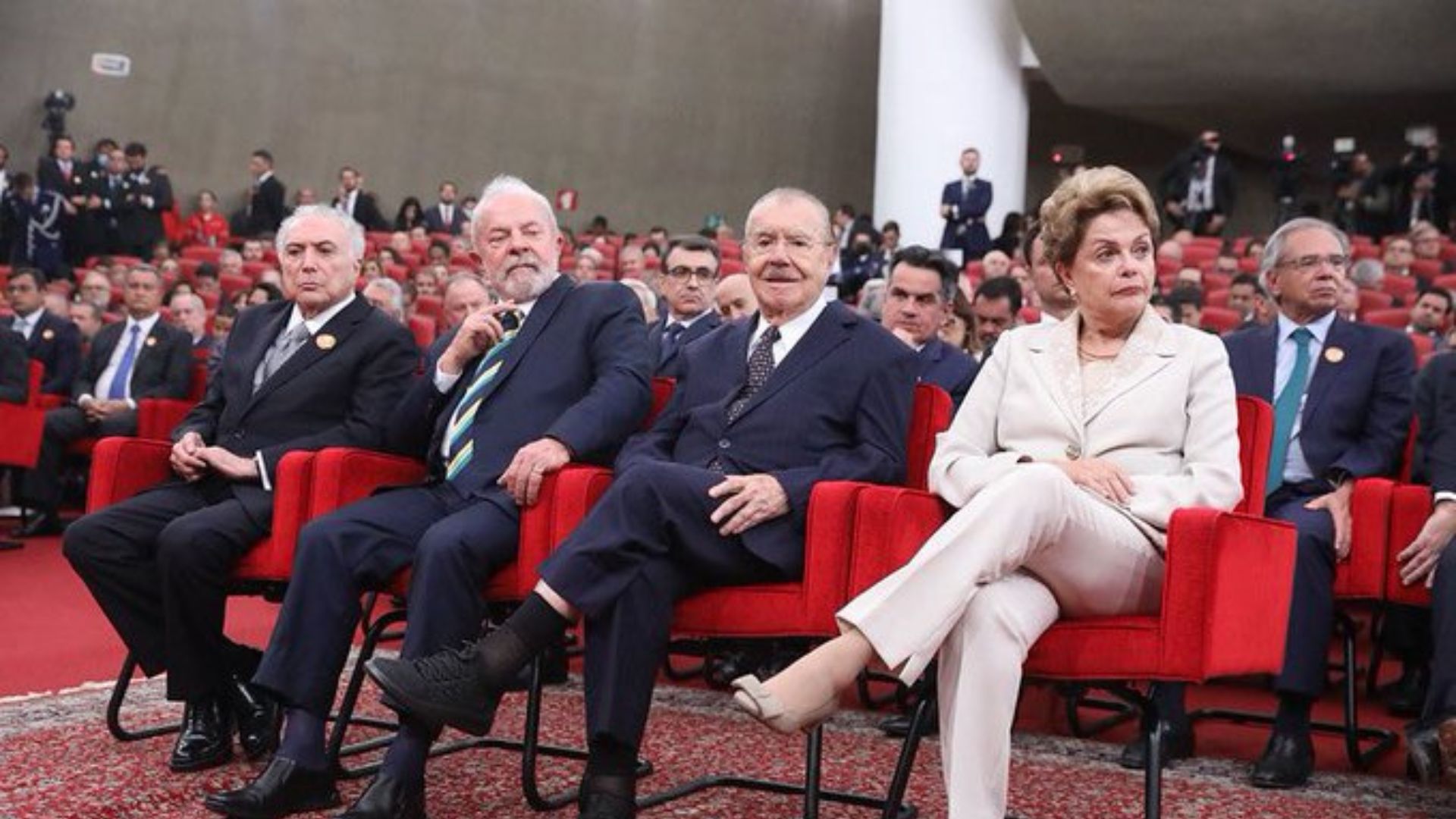 VÍDEO: A reação de Dilma com a chegada de Bolsonaro na posse de Moraes
