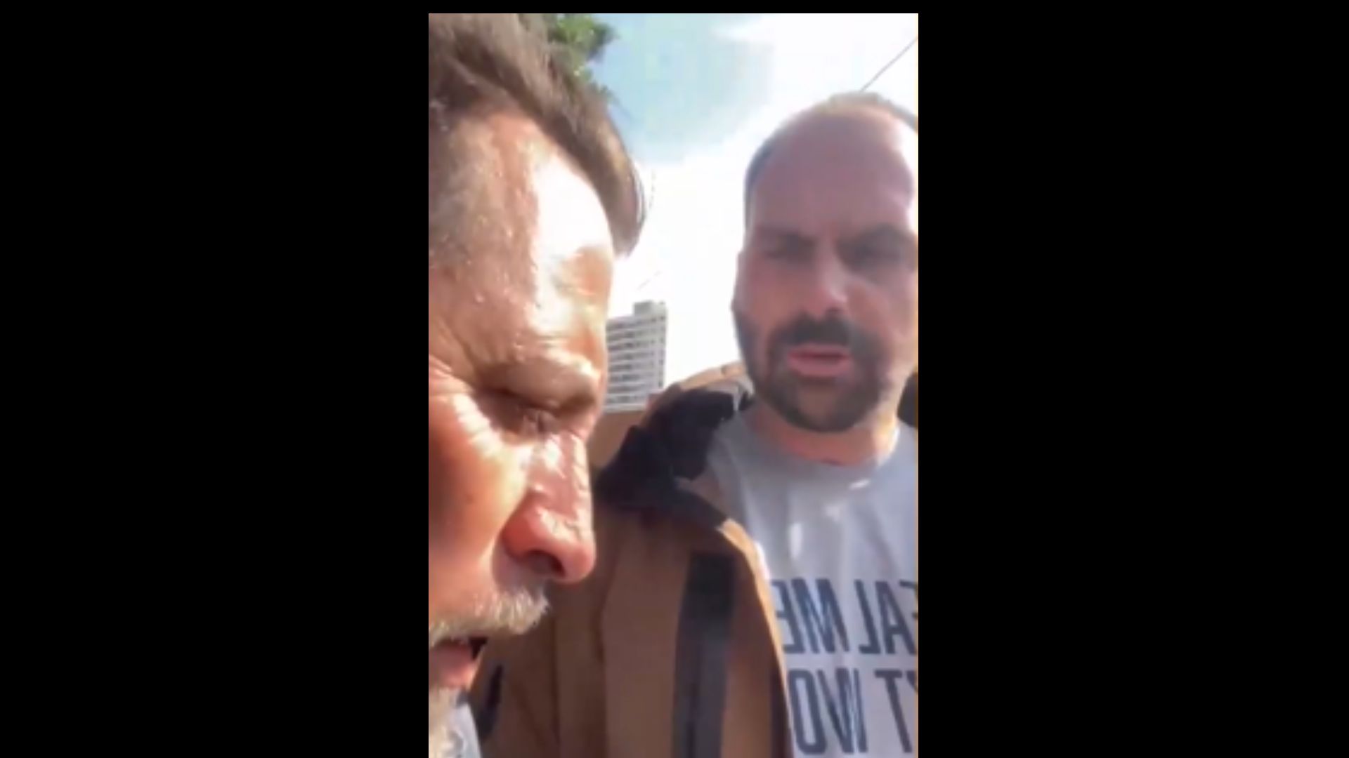 VÍDEO-Eduardo Bolsonaro xinga e ameaça ex-secretário no interior de SP: "Seu filho da p***"