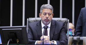 Além de Mourão, Arthur Lira já mudou a raça na declaração do TSE